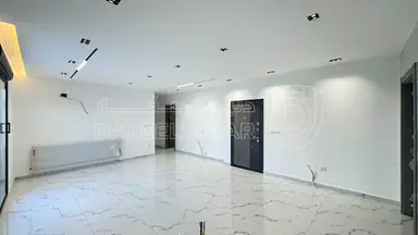 شقة في  قرب جامعة البتراء- طريق المطار (طريق&nbsp;الخدمات) - 110,000 دأ - صورة NaN